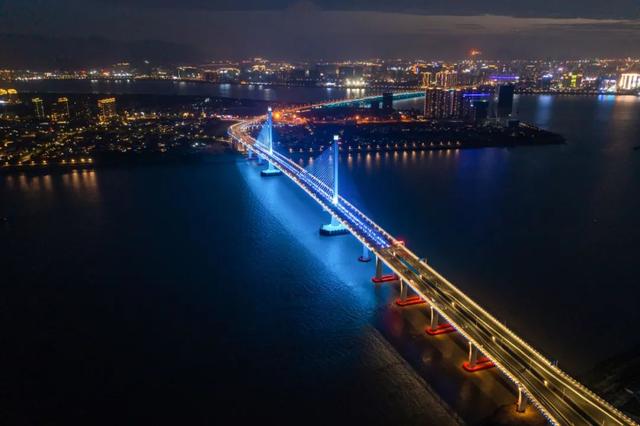 bridge lighting with RGBW beam light